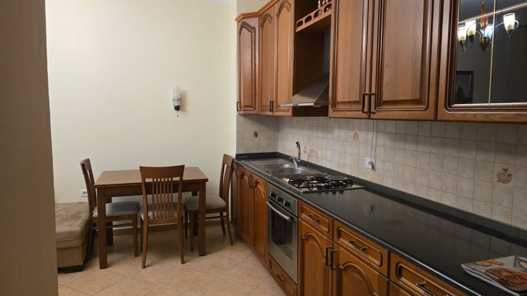 🏢Tek Fresku,perballe Restorant Fresku jepet me qera apartament 2+1,i mobiluar  45,000Leke