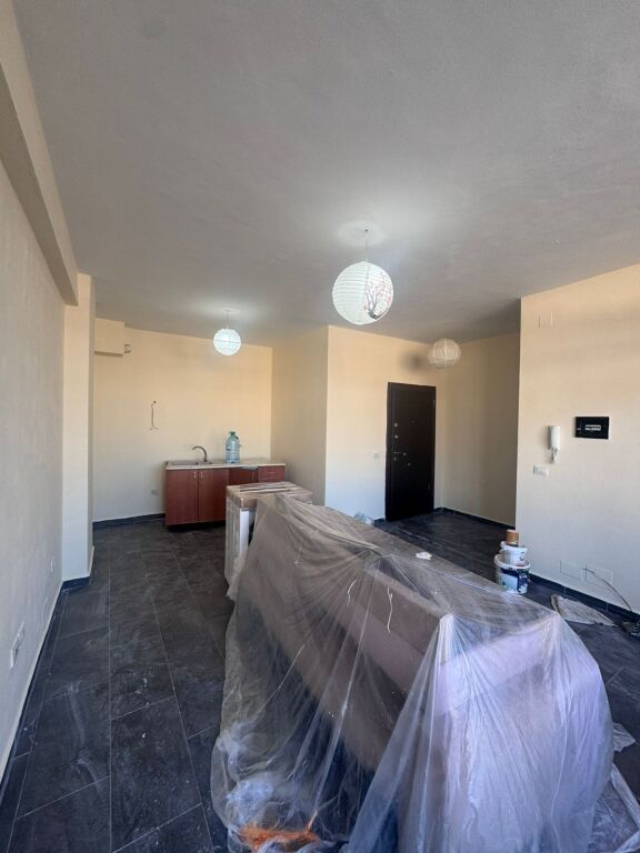 Shitet apartament garzoniere qe mund te konvertohet në 1+1📍Astir