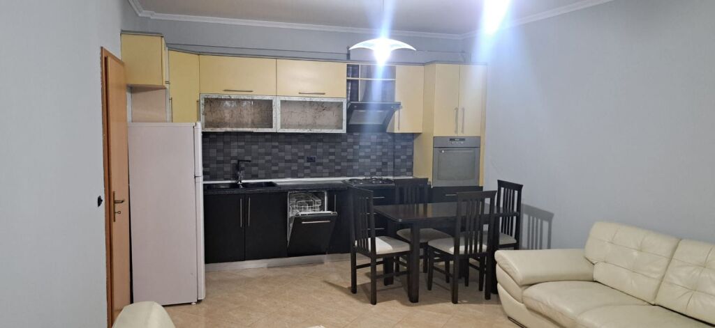 🏢Prane Urgjenes se Pediatrise,jepet me qera apartament 1+1,i mobiluar 42,000Leke