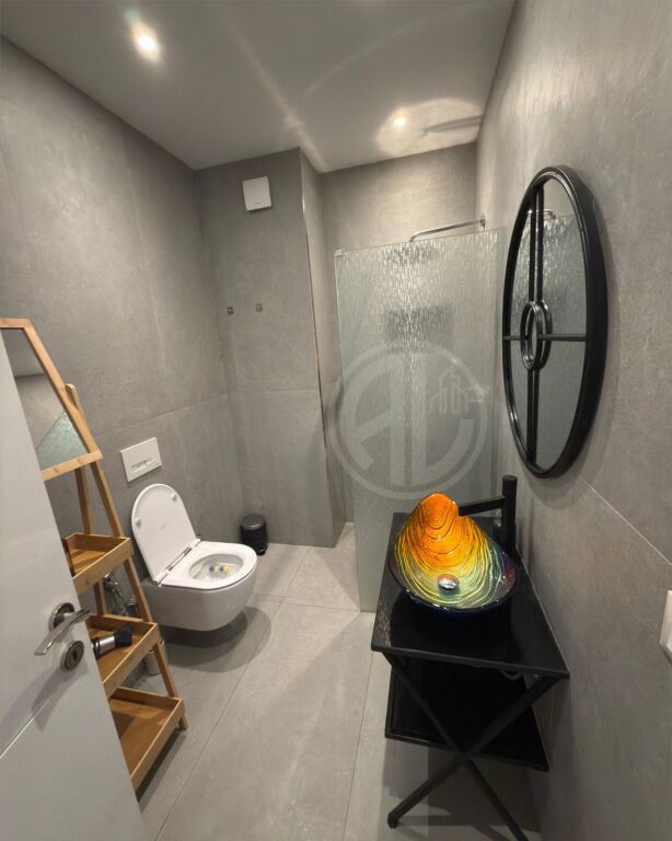 Apartment me qera White Hill