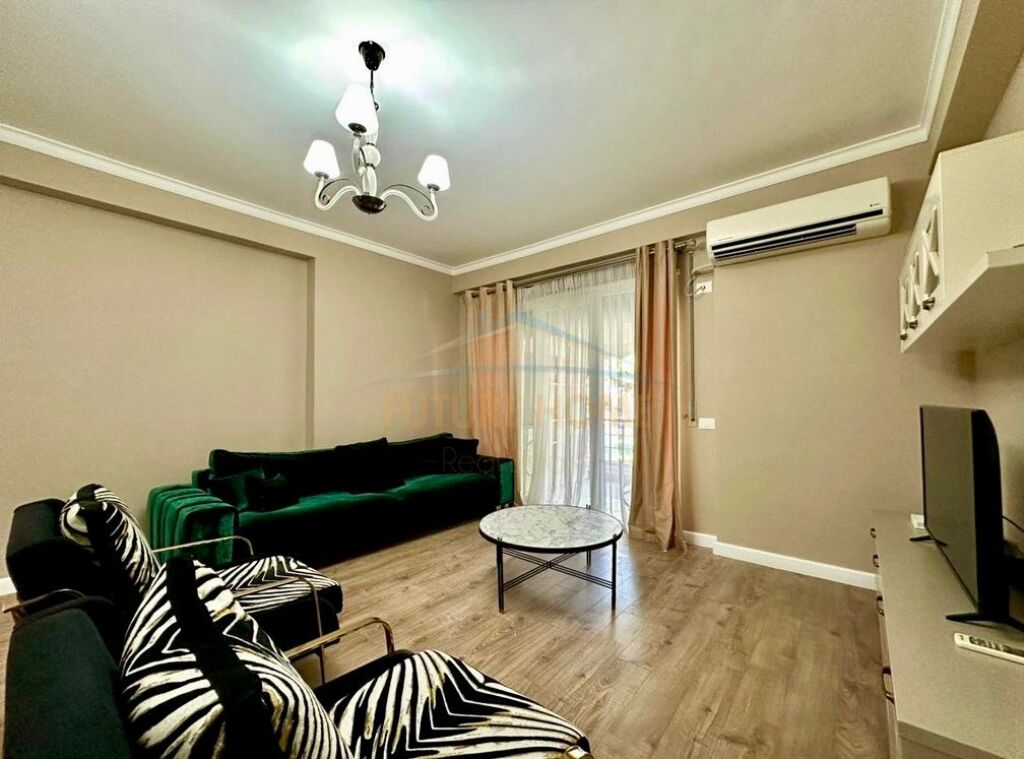Qera, Apartament 3+1+2, Kopshti Botanik