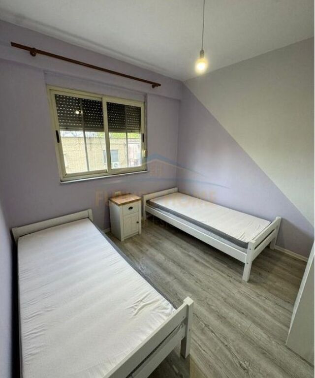 Shitet, Apartament 3+1+2, Stacioni Trenit, Tiranë