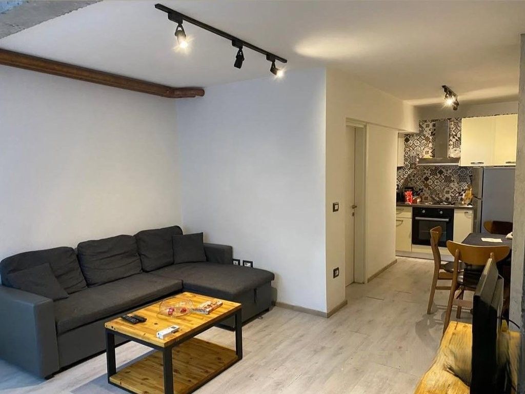APARTAMENT ME QERA TEK ISH STACIONI TRENIT! 500 € /Muaj