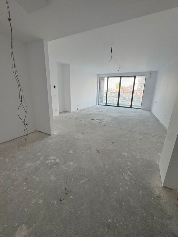 SHITET APARTAMENT 3+1 PRANE STADIUMIT AIR ALBANIA