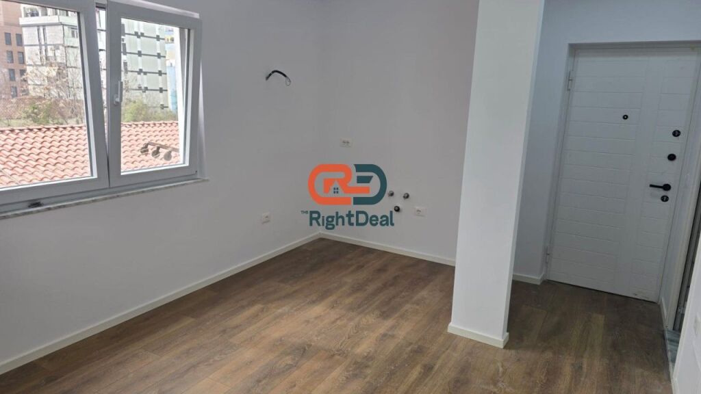 Prane Shkolles Se Kuqe, Shitet Apartament 1+1 I Sapo Investuar !!