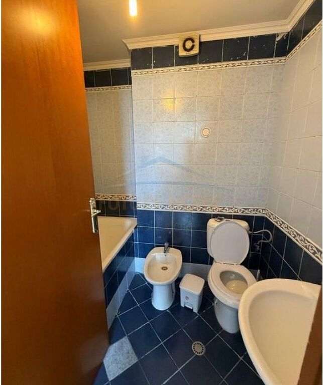 Qera, Ambient per zyra, Rruga e Kosovareve, Tirane