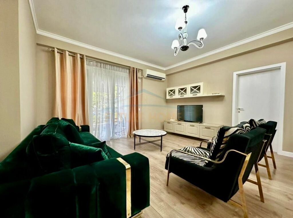 Qera, Apartament 3+1+2, Kopshti Botanik