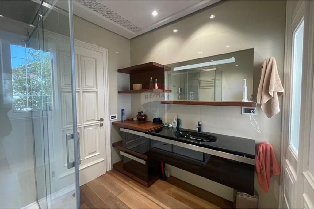 Apartament Modern me Qira tek Shkolla Kuqe