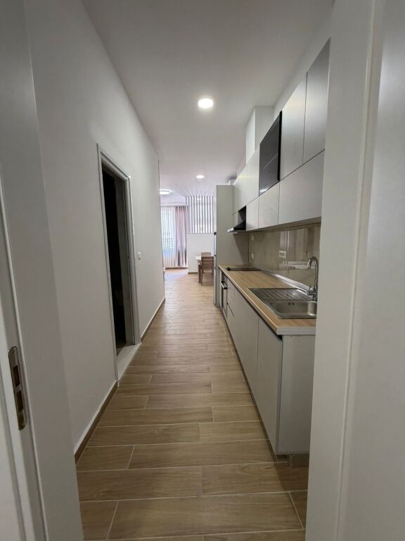 Jepet me qira apartament 1+1 +verand