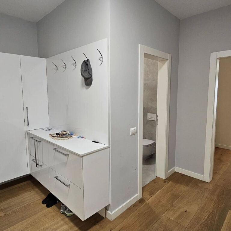 Shitet..! Kinostudio (Përballë Ministrisë së Kulturës) ‣ Apartament 2+1+2+Verandä