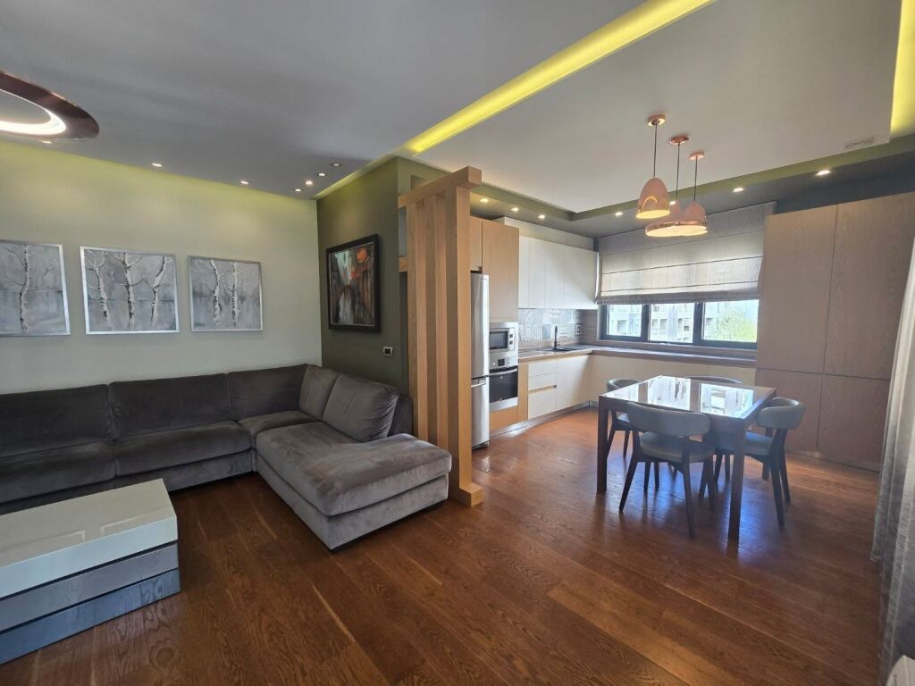 IN VENDITA: APPARTAMENTO DI LUSSO 2+1+2_ VIA FROSINA PLAKU _Vicino alla scuola Naim Frashëri