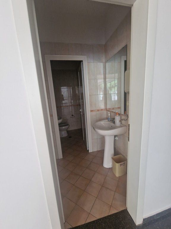 Godinë 2-Katëshe me Qira – Ideale për Klinika dhe Zyra ne Porcelan! 2,500 € /Muaj