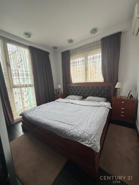 Dupleks me qira prane qendres Kristal Center