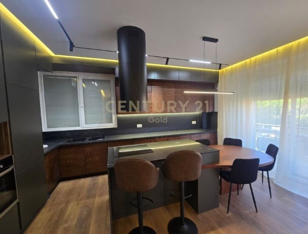 ME QERA APARTAMENT LUKSOZ 2+1+2+ POST PARKIMI