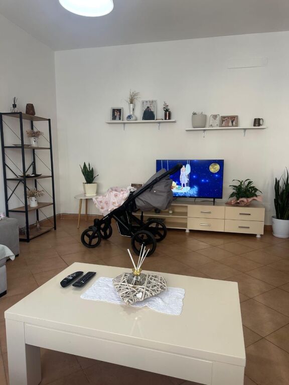 Apartament 2+1+2 me qira te Liqeni i thate