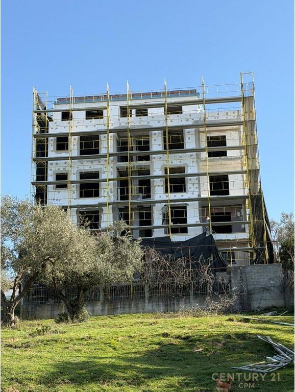 Shitet apartament 1+1 tek Liqeni i Farkes!
