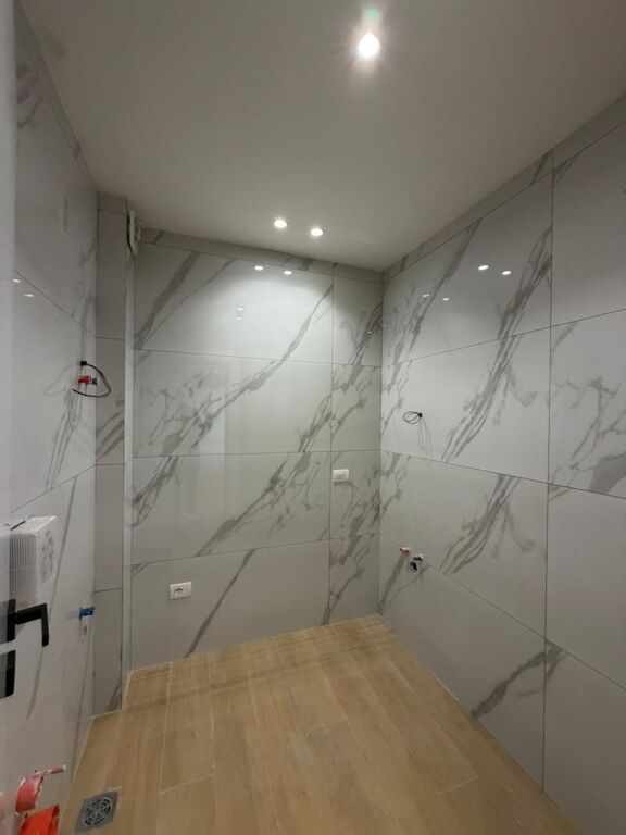 Shitet Apartament 2+1