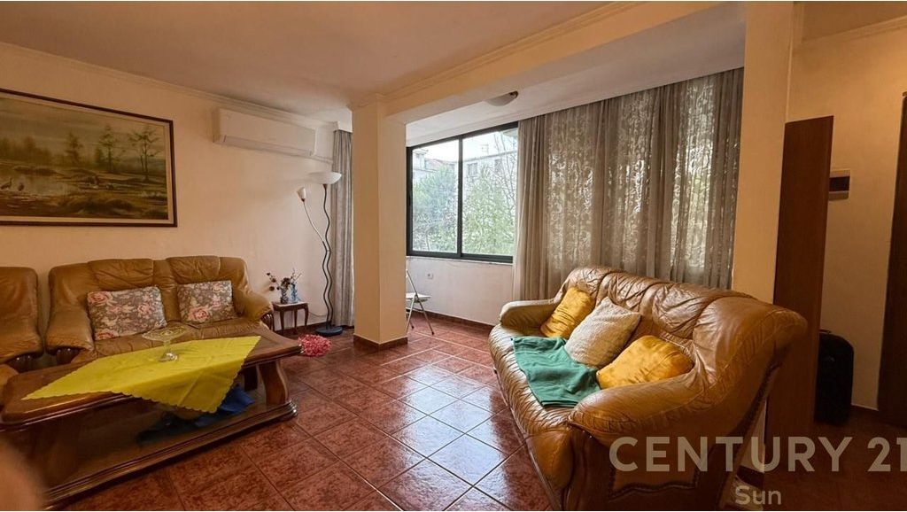 ZOGU I ZI, JAPIM ME QIRA APARTAMENT 2+1 !