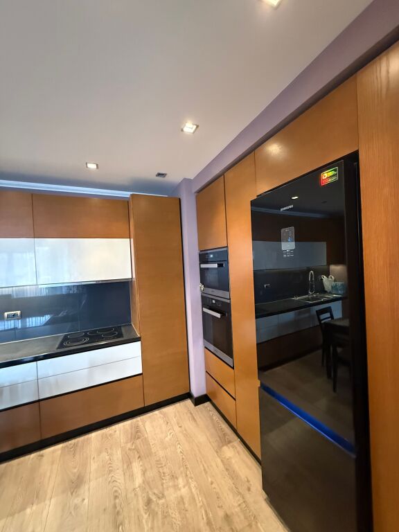 Perballe Delijorgjit Shitet Super Apartament 3+1 Me Mundesi Ndarje Ne 2 Apartamente!