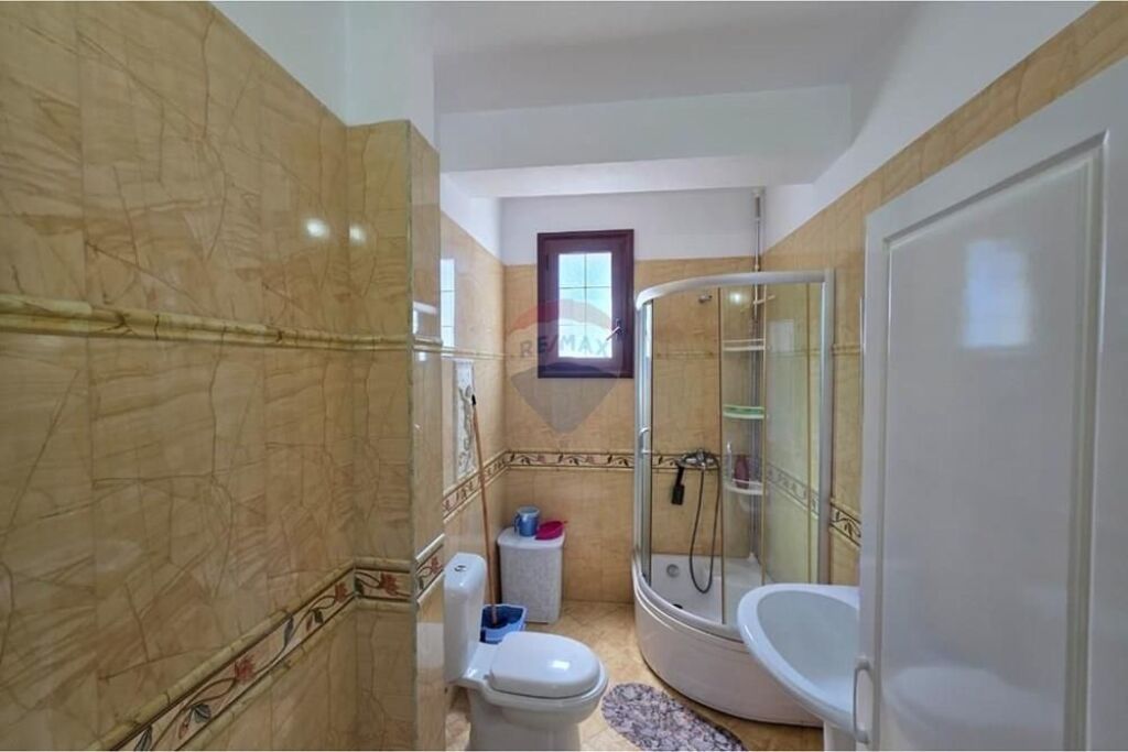 🌊 APARTAMENT 2+1 ME QIRA – LUNGOMARE, VLORË