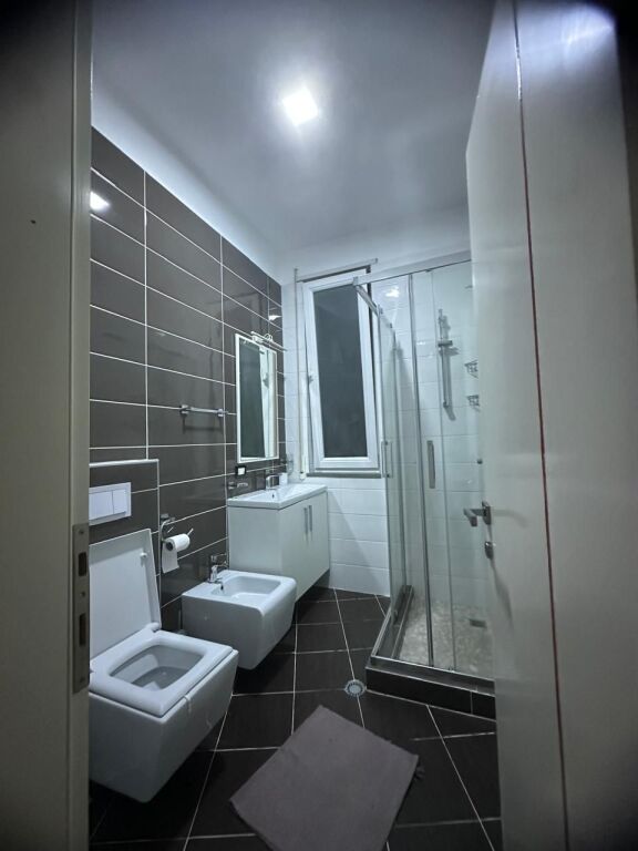 🏡Jepet me qira apartament 2+1+2 pranë Kopshtit Botanik 🌿 💰 Çmimi: 100,000 lekë / muaj