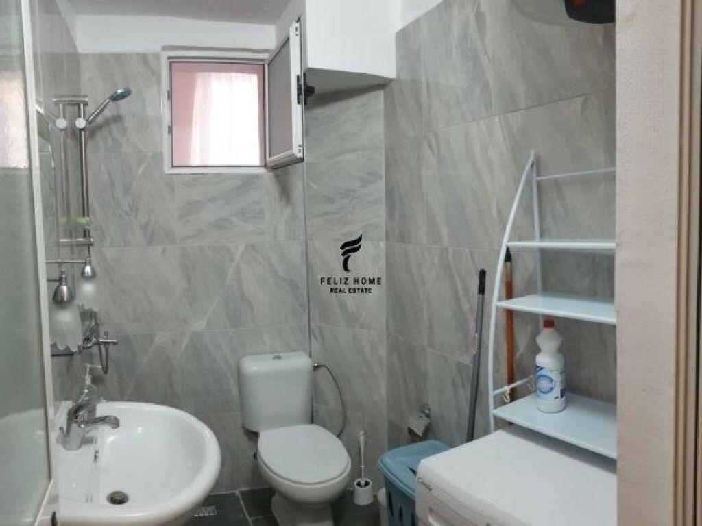 MONOLOCALE IN AFFITTO 50 M2 VIA MUHAMET GJOLLESHA 30.000 LEKE FH-69114