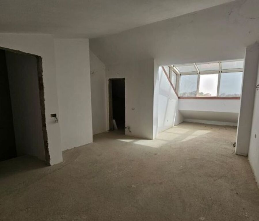 Shitet Vile me pishine