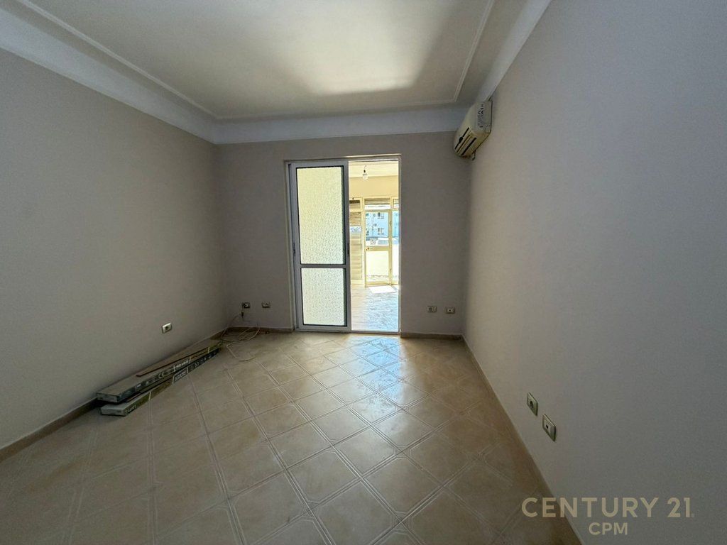 Apartament 2+1 per shitje te Rruga e Kavajes