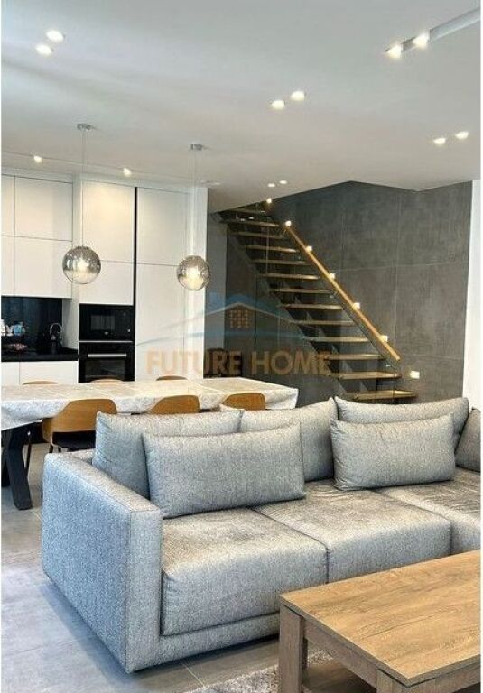 Në Shitje, Vila e Bashkangjitur + Shtëpi Mysafiri, Green Coast Residence