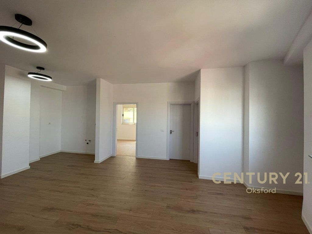 Appartamento 2+1 in vendita a Kodra e Diellit, vicino a Eleonor.