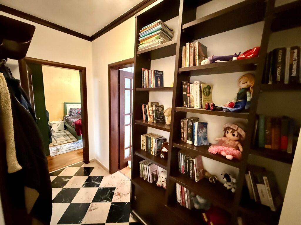 📣 FOR SALE Apartment 2+1 With 2 Bathrooms And 2 Balconies 📍 Kodra e Diellit, Near Eleonora ✨   🏢 New Building  🪜 3rd Floor (With Elevator)  📐 Gross Area 133 m2  📐 Net Area 120 m2  🛋️ Sold Furnished  📂 With Mortgage   💶 Price 247,000 Euro