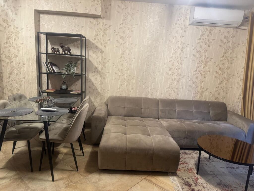 🏢Rruga e Barrikadave,jepet me qera apartament 1+1,i mobiluar. 650Euro