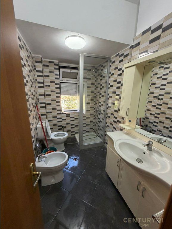 Apartament 2+1 per shitje te Rruga e Kavajes