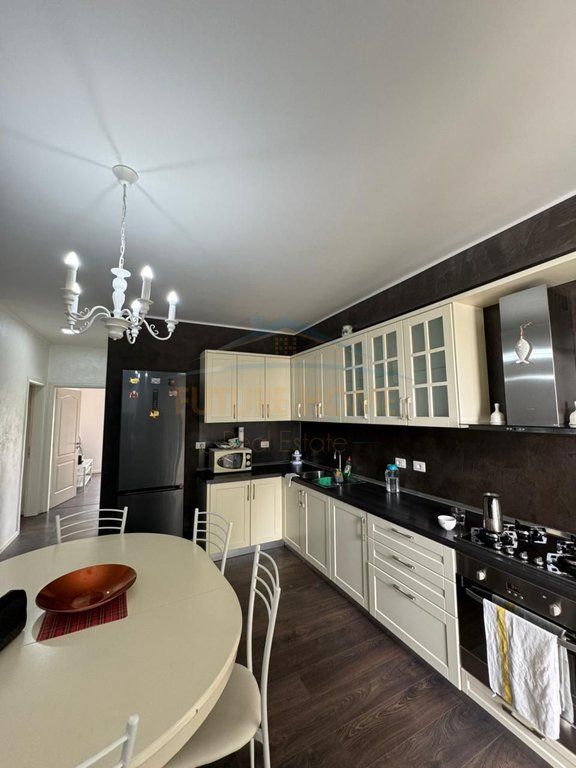 Qera, Apartament 2+1+2+ Post parkimi , Fresk