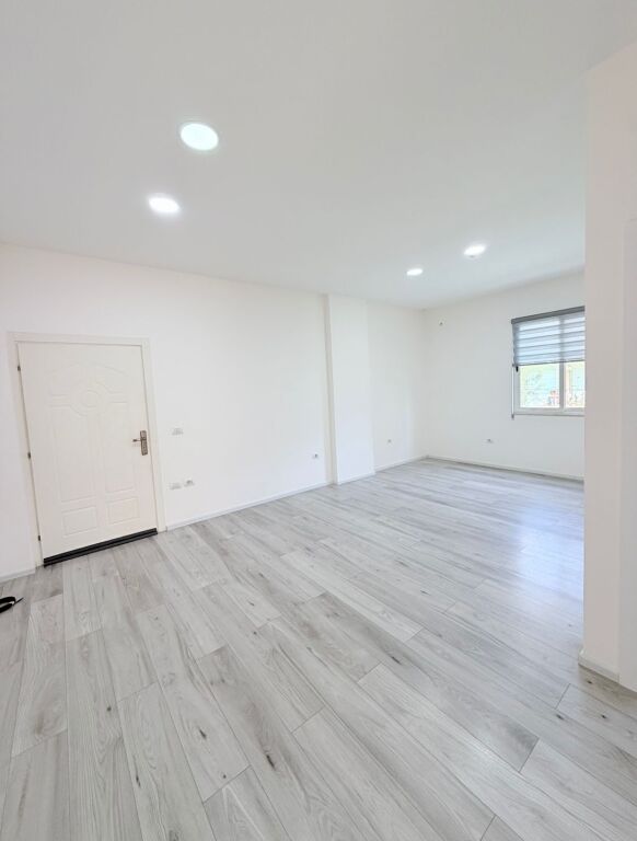 JEPET ME QERA AMBIENT BIZNESI TEK KAZAZI, DURRES