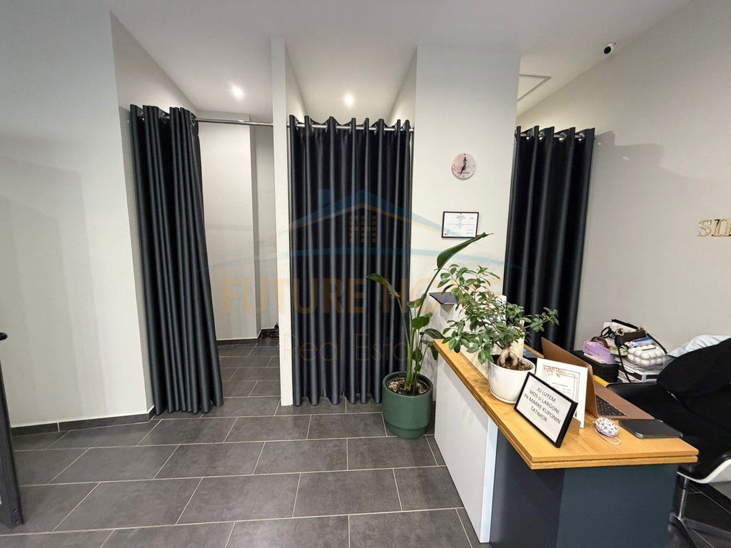 In vendita, Unità commerciale, Unaza e Re, Tirana