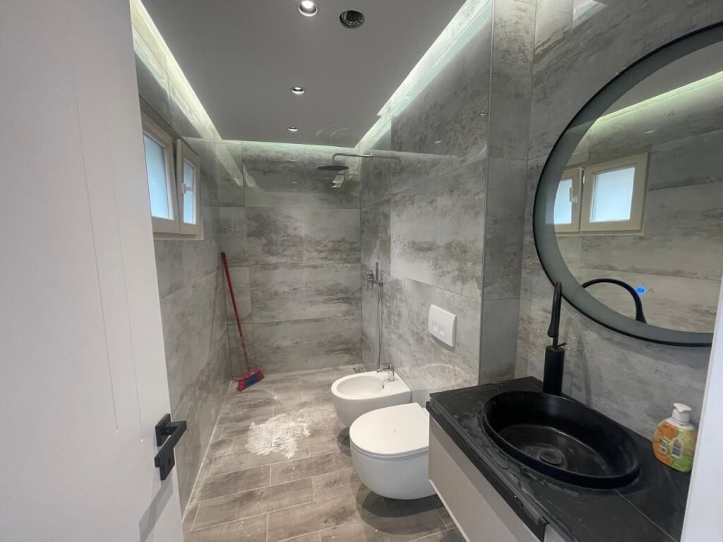 Ambjent Zyre me qera - Shkolla e Baletit