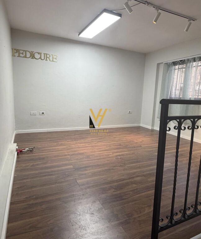 JEPET DYQAN 32 M2 ME QIRA TE MINE PEZA 55.000 LEKE