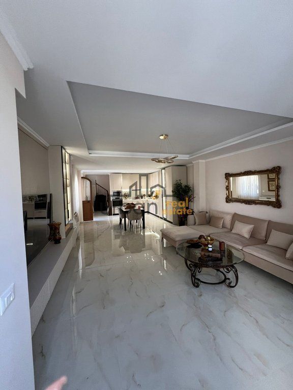 Qera, Vilë 2 Kate, Xhamllikun, Tiranë - 2000€ | 150 m²