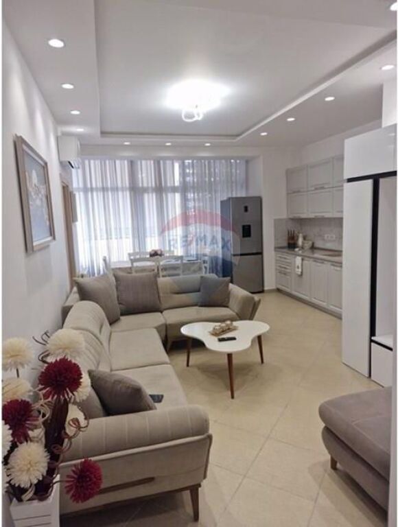 Apartment for rent in Komuna e Parisit