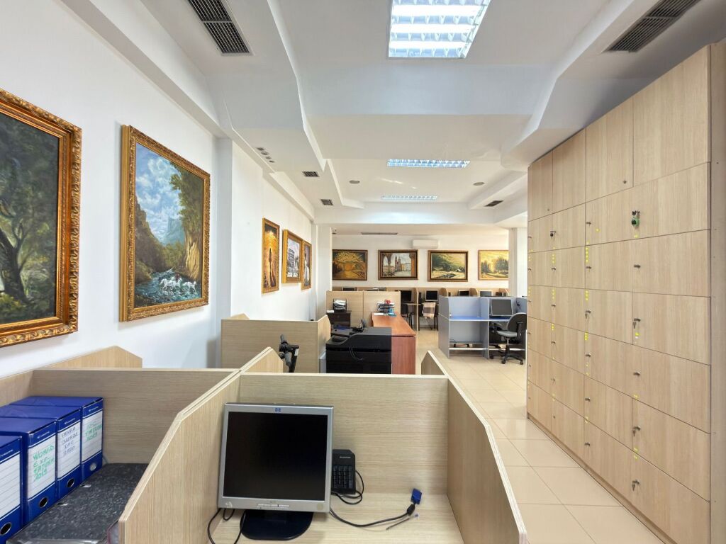 Locale commerciale in vendita – Via Elbasan, di fronte all'Ambasciata Americana 600.000 €