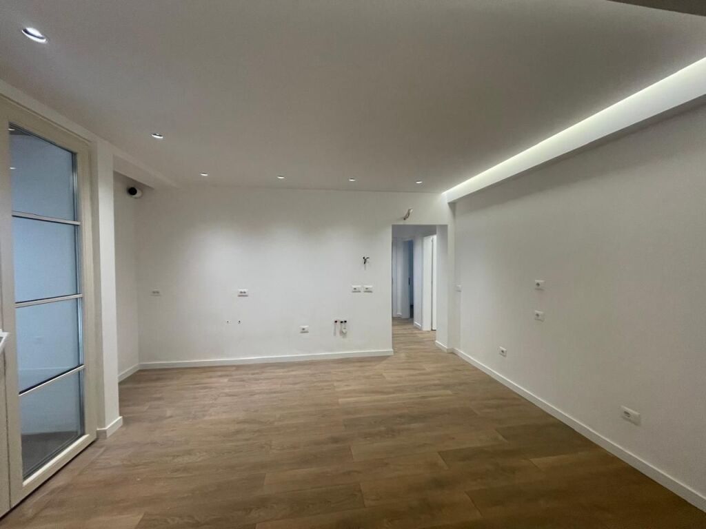 Ambjent Zyre me qera - Shkolla e Baletit