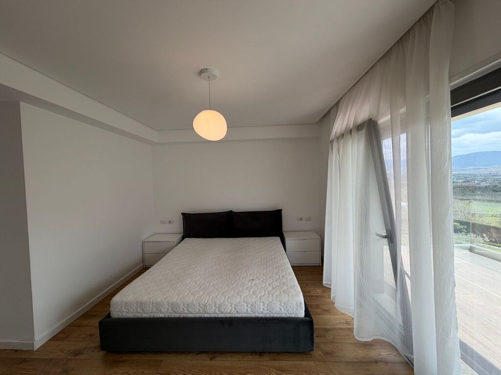 Vilë 3+1+oborr+garazhd me qera në ne TEG - MULLET