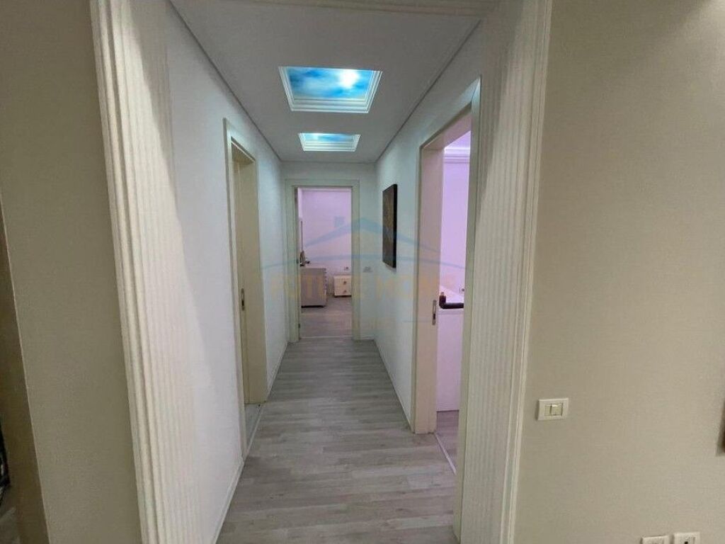 Appartamento 2+1+2+ Veranda in Vendita, Palazzo con Freccia