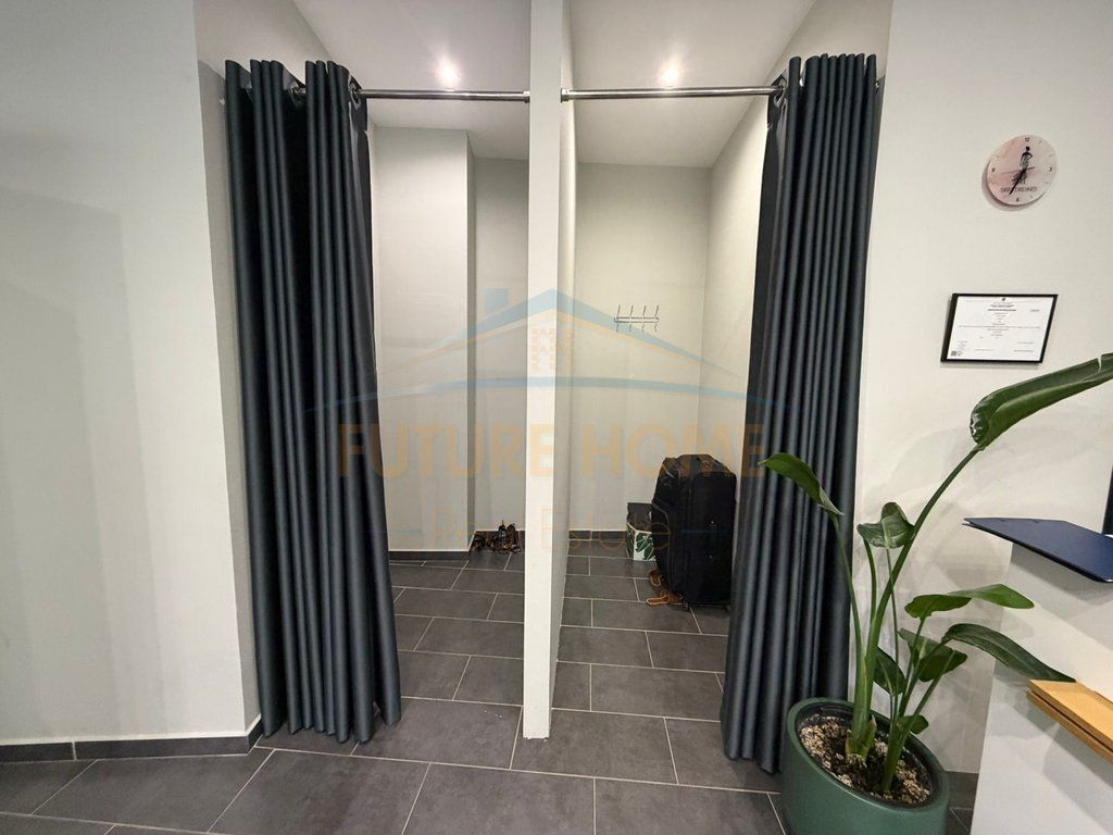 In vendita, Unità commerciale, Unaza e Re, Tirana