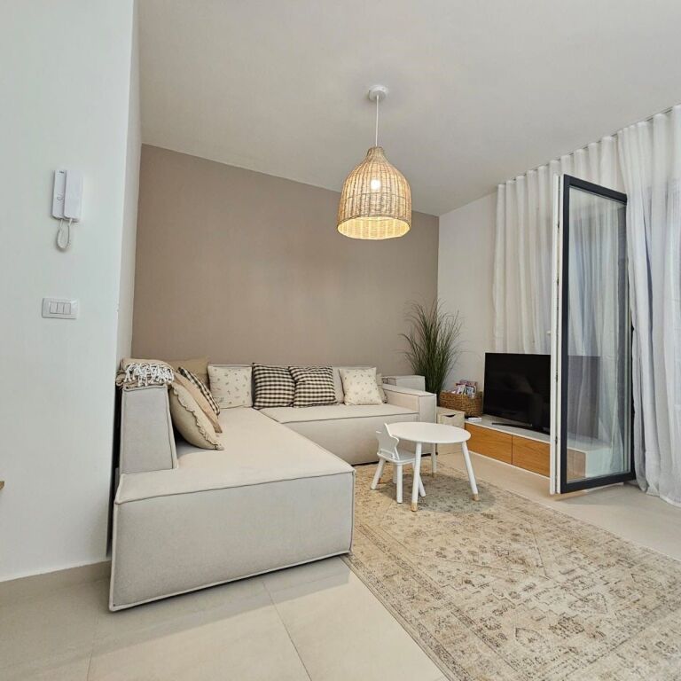 🏝️ Solo 100 m dal mare – Appartamento 1+1 in Vendita ✨  📍 Valamar Residence – Baia di Lalëz