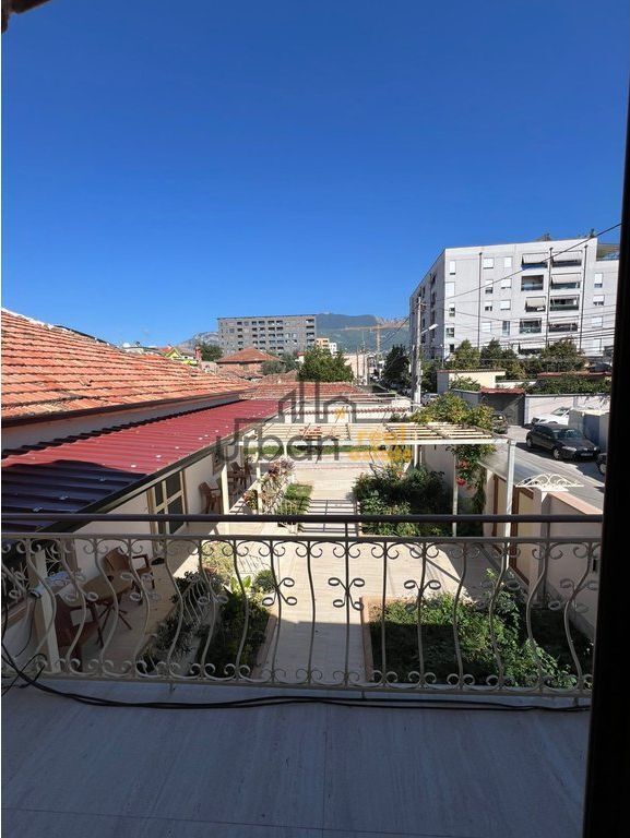 Qera, Vilë 2 Kate, Xhamllikun, Tiranë - 2000€ | 150 m²