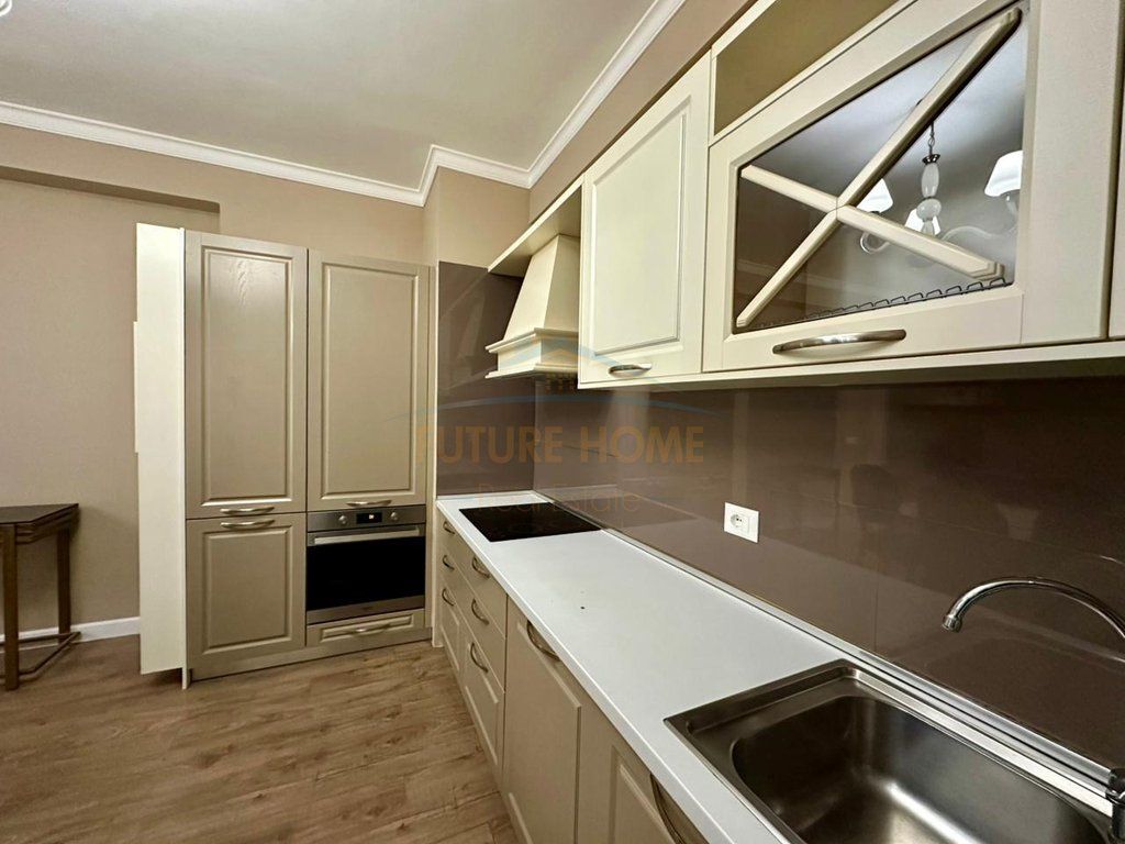 Qera, Apartament 3+1+2, Kopshti Botanik
