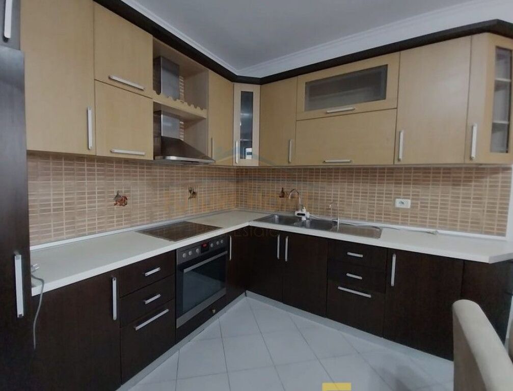 Qera, Apartament 2+1, Pasticeri Nela 6 , Tirane.
