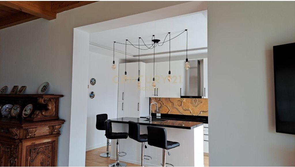 Villa e 7000 m2 di terreno in vendita a Lanabregas